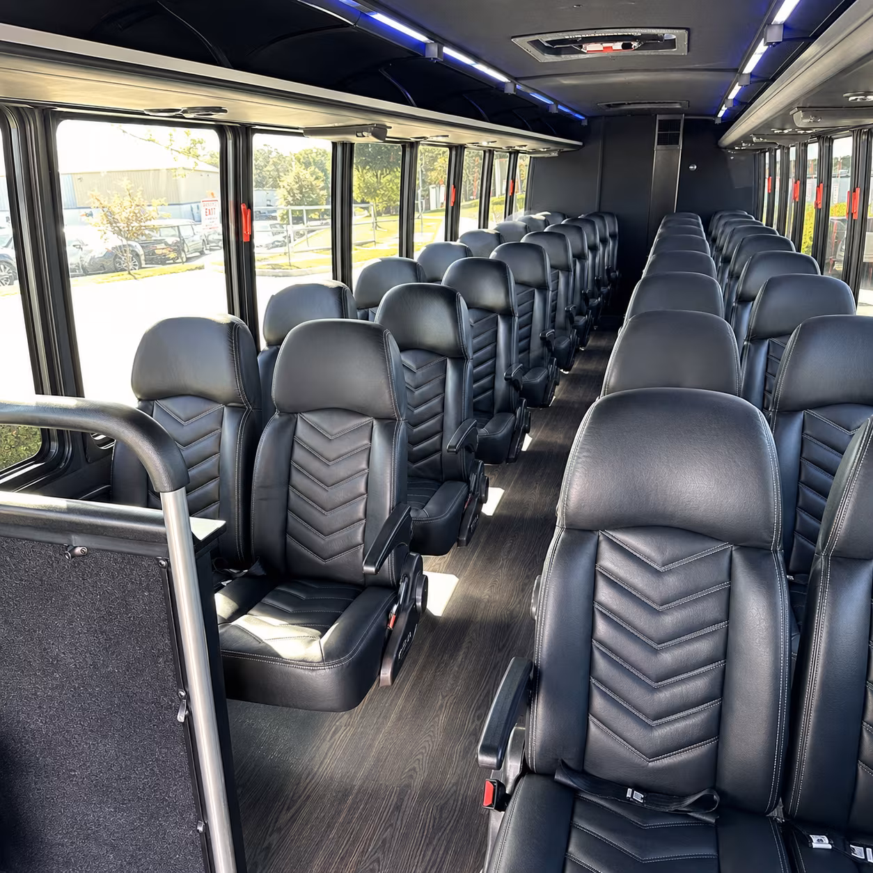 airport transfer buses for savannah wedding guests flying in