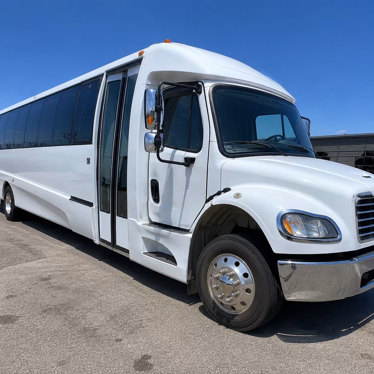 employee shuttle buses for savannah businesses and daily commuters