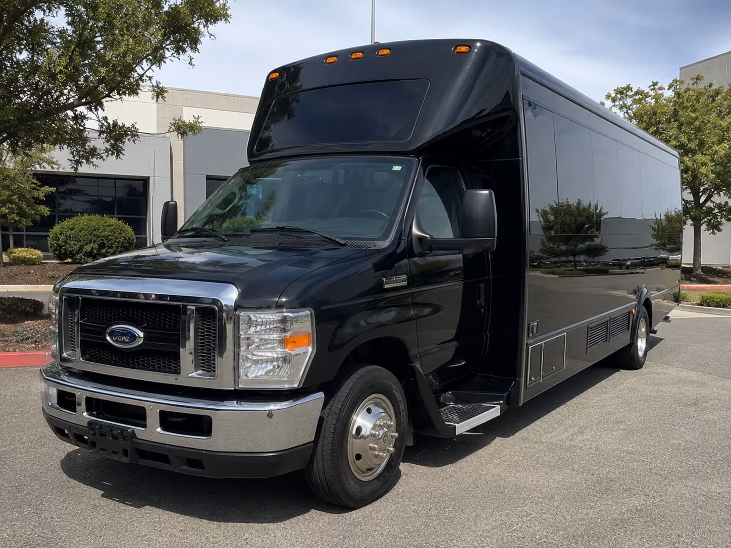 party bus rentals for savannah prom night on river street